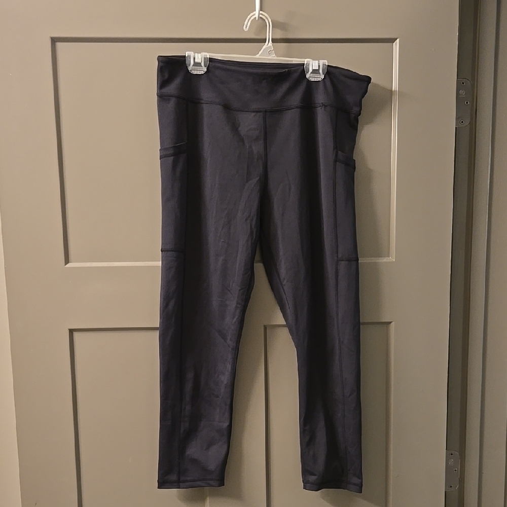 CVG Blacklisted capri leggings